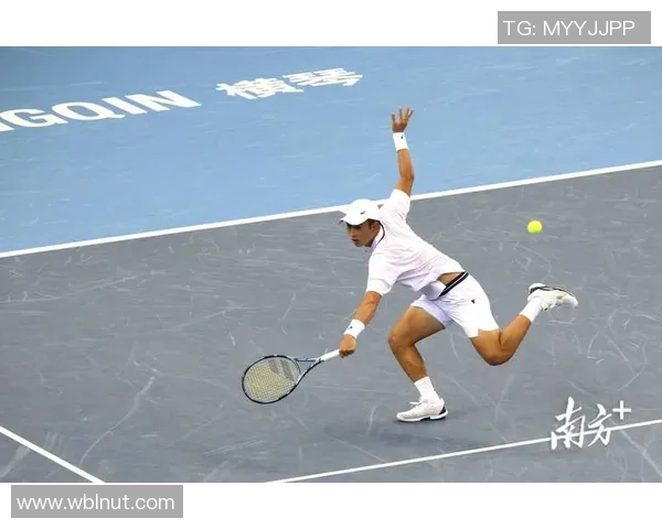 洲际杯赛场上上海网球队默契配合展现团队精神与竞技实力